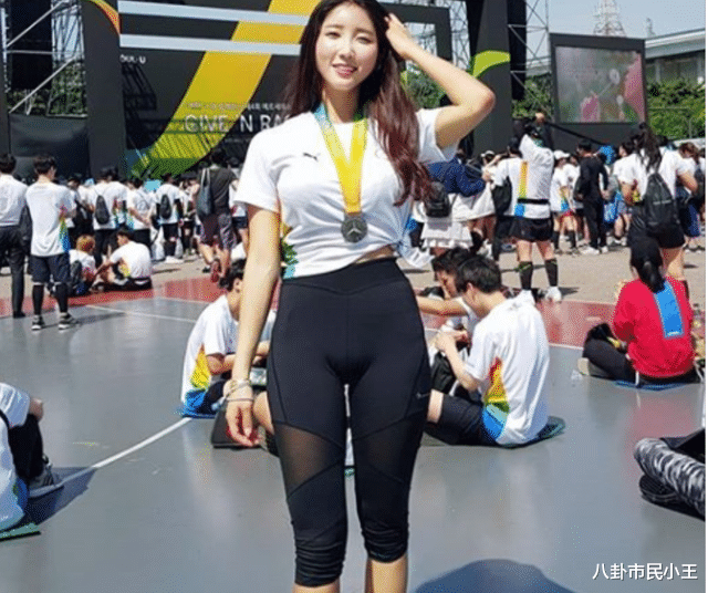 热爱<em>普拉提</em>的韩国姑娘，全程跑完马拉松，曲线身材格外亮眼！