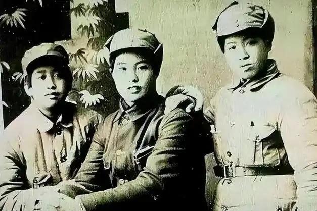1937年，周子昆在延安窑洞正式娶了小自己12岁的娇妻，20多位中央领导出席，大