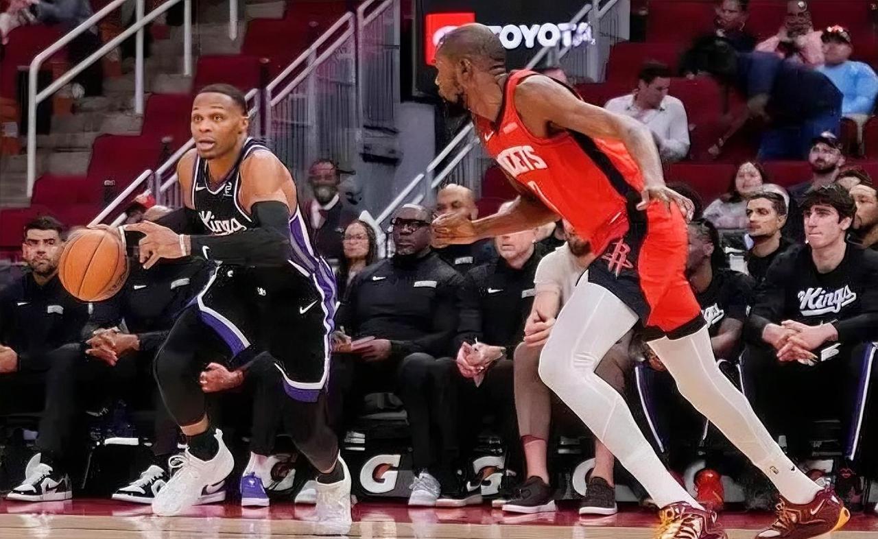 本赛季的维斯布鲁克与杜兰特终究不是一个档次的！威少，37岁，出战22场，场