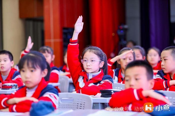 乘法教学的“破”与“立”：从教材变革看数学教育的本质回归在小学数学乘法教学