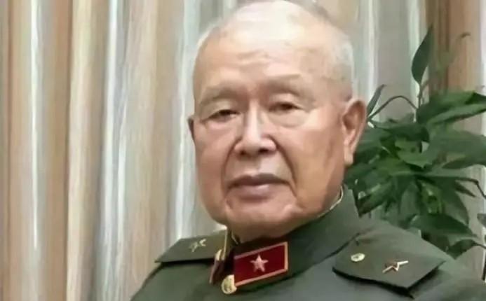1951年，美军俘虏了一个17岁的志愿军战士，美军用电话线把他捆住，连夜拉去领赏