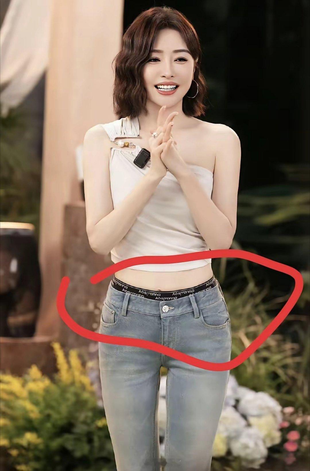 娜扎这个穿搭，娱乐圈很多明星也穿过唉，怎么就她被批评了？