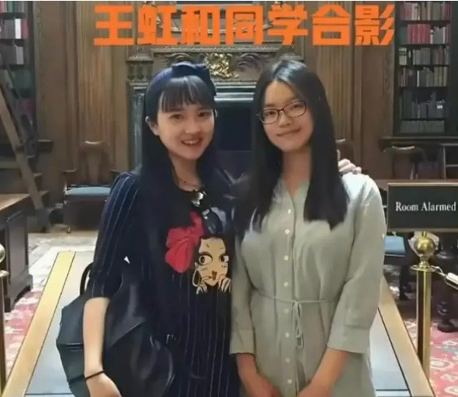 王虹未参加北大本科毕业合照王虹火了之后，她在北大的各种事迹和照片也是被扒了出了，