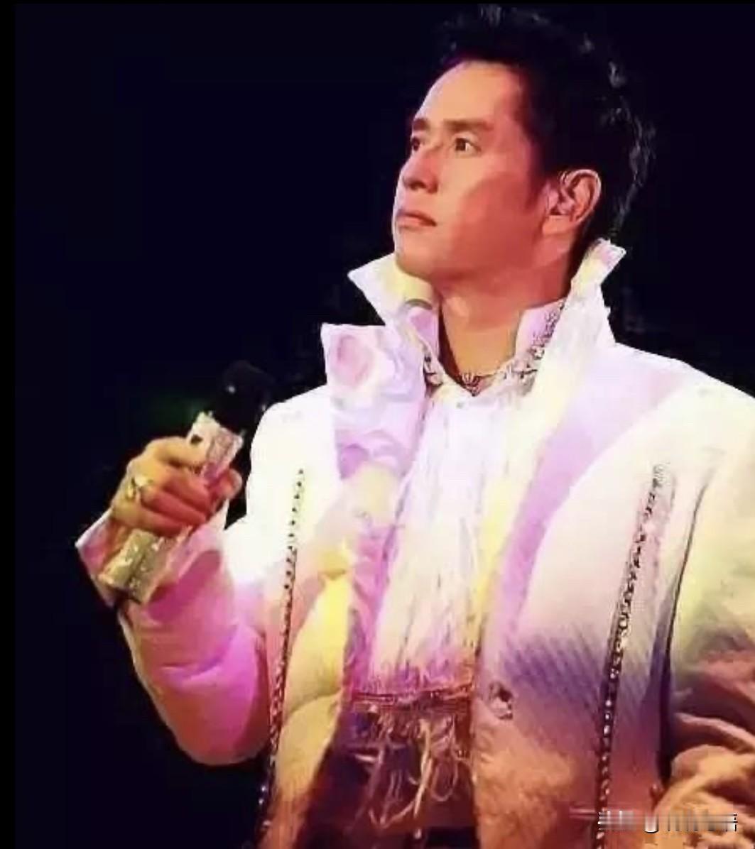 谭咏麟是怎样走上音乐道路的？有的网友说，在谭咏麟年轻时的那个年代，唱歌并不是