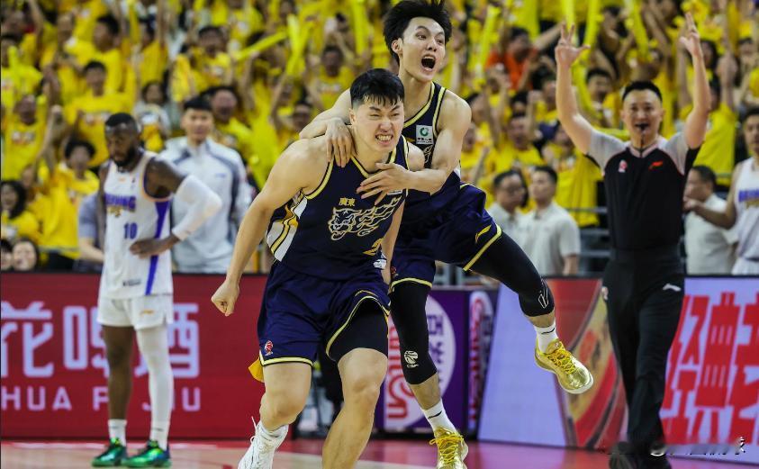 G2广东战胜北京！四人发挥满分！张皓嘉绝杀！杜锋赛后盛赞全队加时赛最后时刻，张