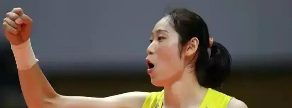 2016年里约夺冠后，朱婷拉着大姐朱娟英去郑州挑房子，售楼处里大姐一直拽她衣角小