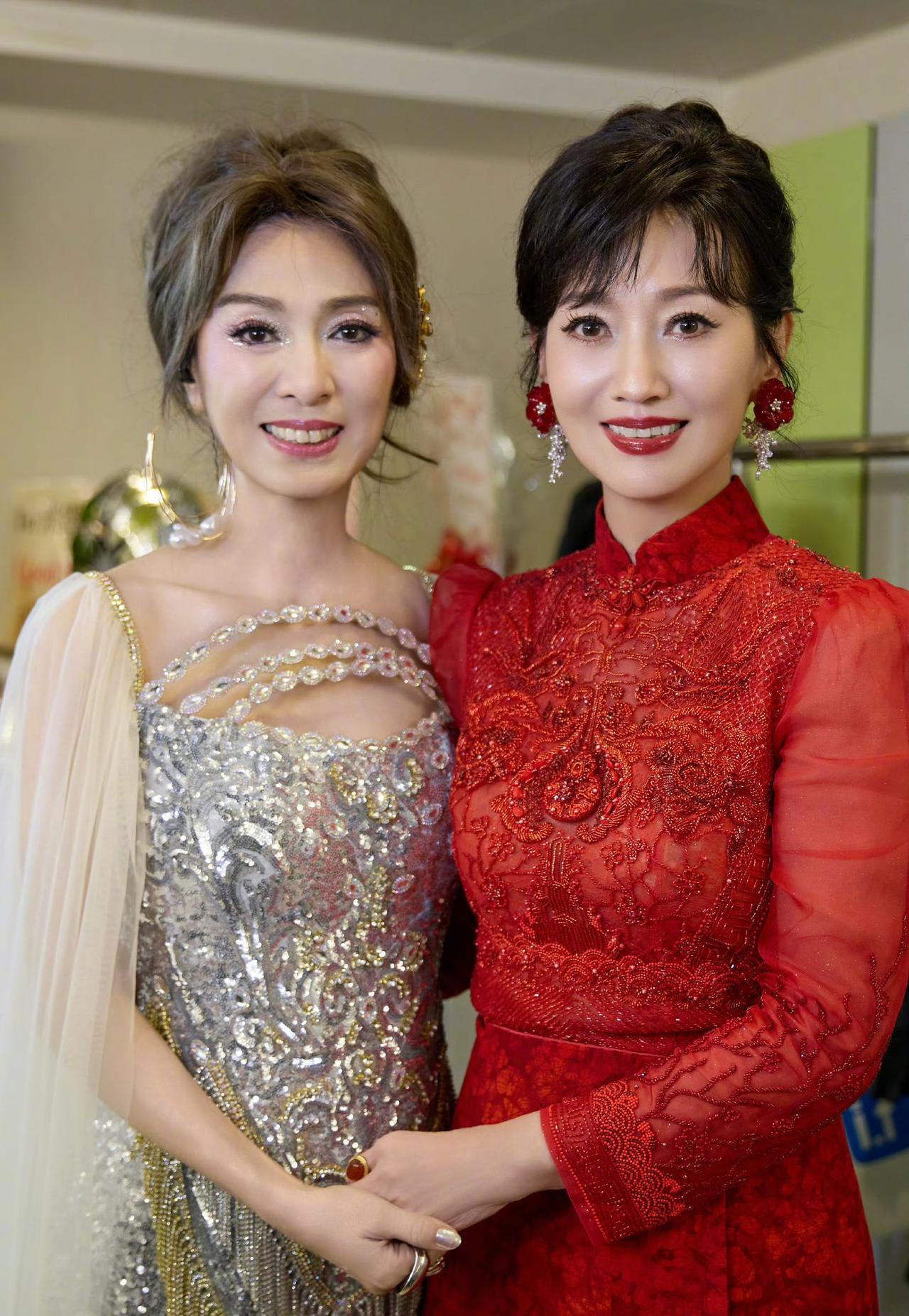 6月14日，赵雅芝分享了她和米雪的合照，配文：米雪用心呈现的入行55年派对圆满成