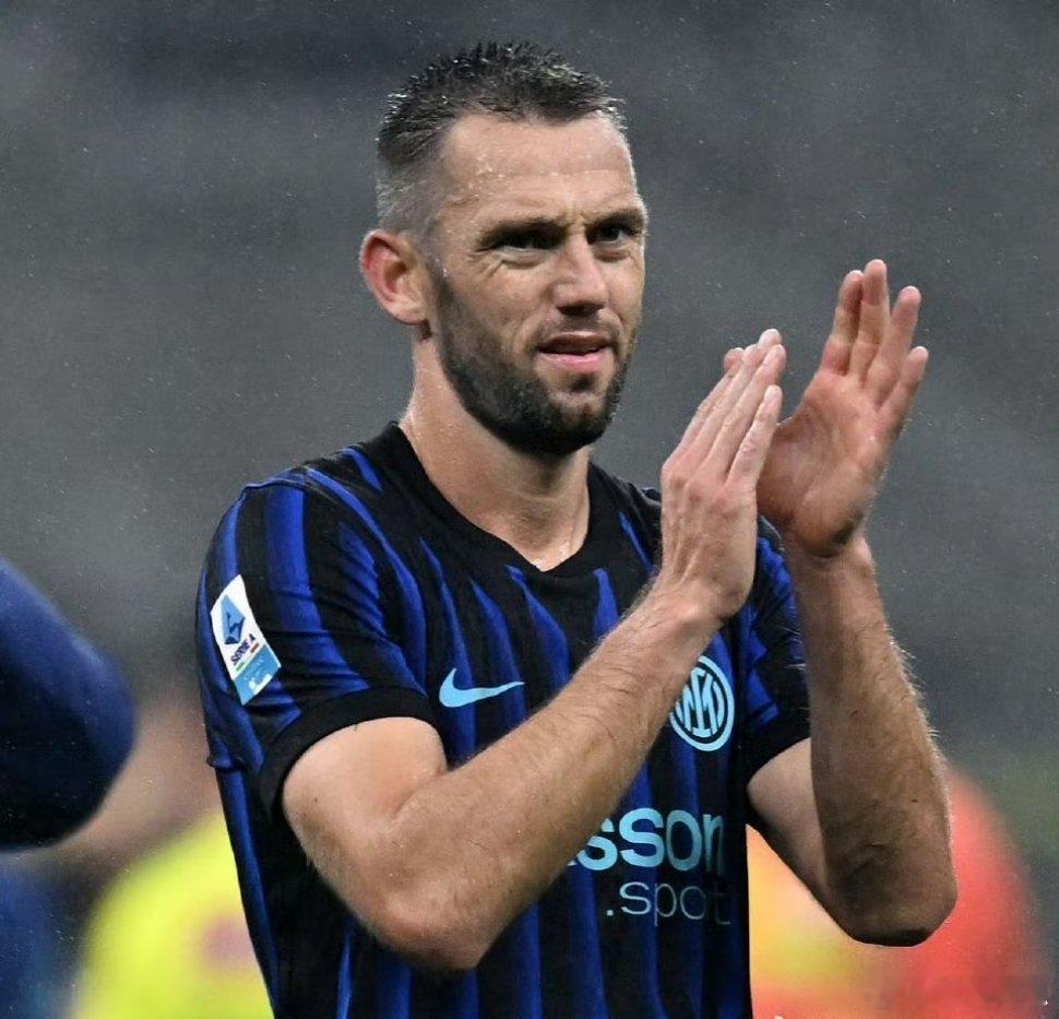 米体：此前齐沃提到的因为失去了理所当然的主力位置而感到不满的球员是阿切尔比，但在