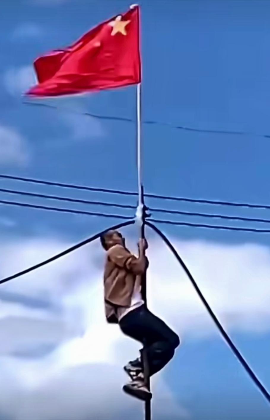 一挨炸就把国旗挂出来——像话吗？随着泰柬冲突升级，柬埔寨多地园区、赌场被泰空军