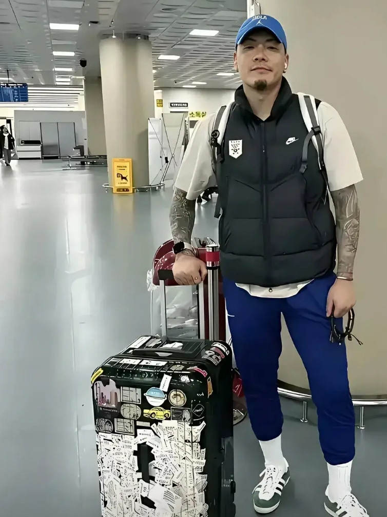 终于明白国足为什么出不了线，始终不射球。你看了以后也就明白了。我从国足队员身上看