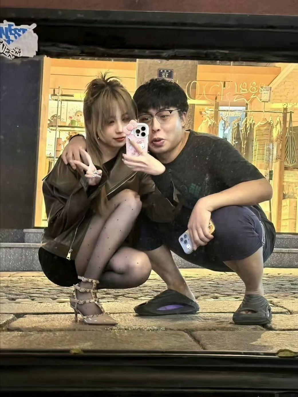 情侣同一个地方打卡，一年后的变化。