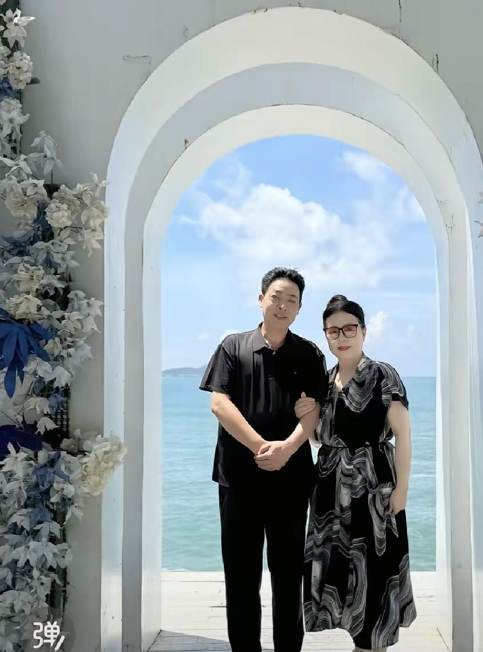 家人们姐姐们，姗姗来了，发完这个文章，姗姗开播了，你看看52万这个事，九月已然过