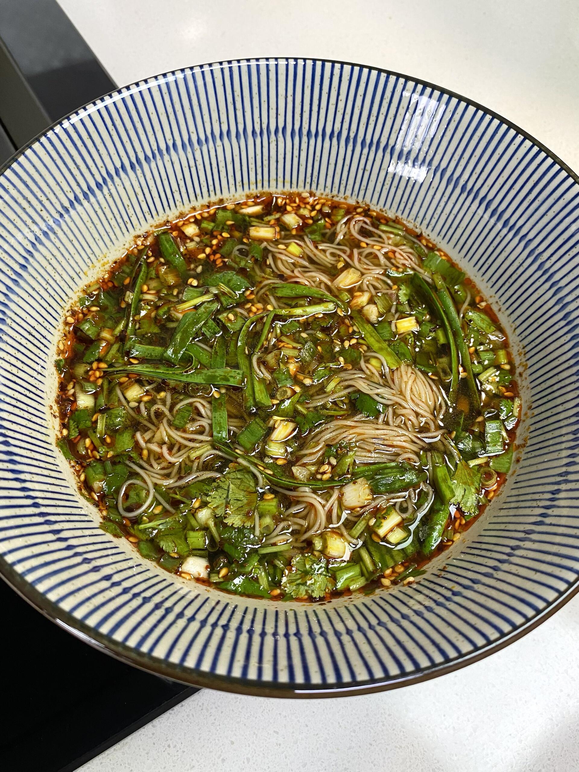 韭菜醋汤面巨解腻🔥连吃3天还不腻，舔碗都不够家人们谁懂啊😭挖到宝了！这道