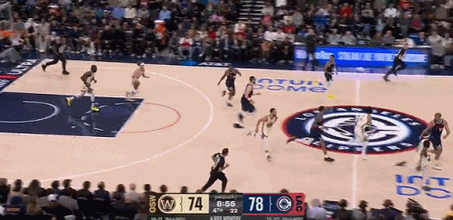 被气炸了，勇士105-106惜败快船，这场比赛库里有一个球直接被气炸了，气得库里