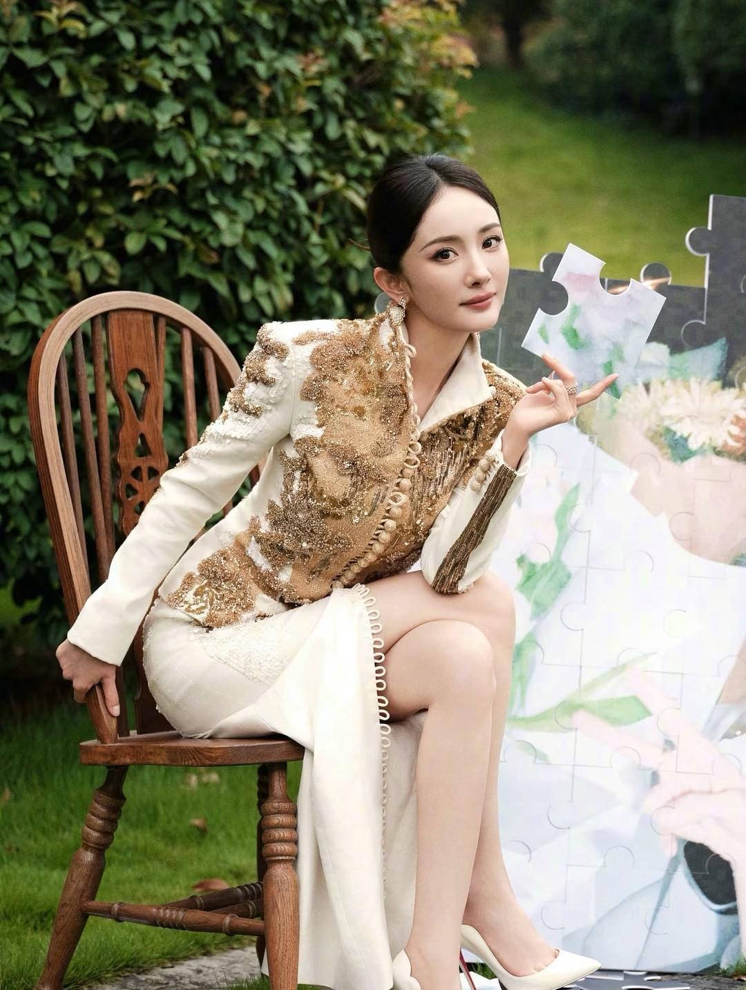 杨幂美得像是仙女下凡，令人陶醉！