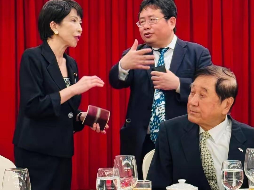 台中街头，一记响亮的拳头砸在了一个“日本人”脸上，嘴角溅血，满地找牙。这一拳