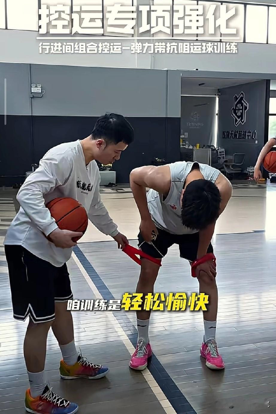 辽篮年轻一代都有李虎翼这个劲头何愁没人！休赛期，辽宁男篮李虎翼绝对是非常努力