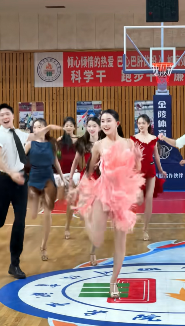 如果我有女儿，绝对不会让她去跳这个舞，这个舞历史上怎么来的