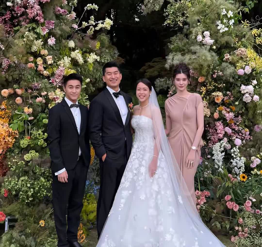 以前不明白何猷君为什么会看上奚梦瑶何猷君有钱有地位有智商有学历有颜值奚梦