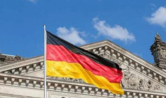 德国很生气！德国外交部对中国军方用激光瞄准德国军机非常的不满！7月8日，根据外媒