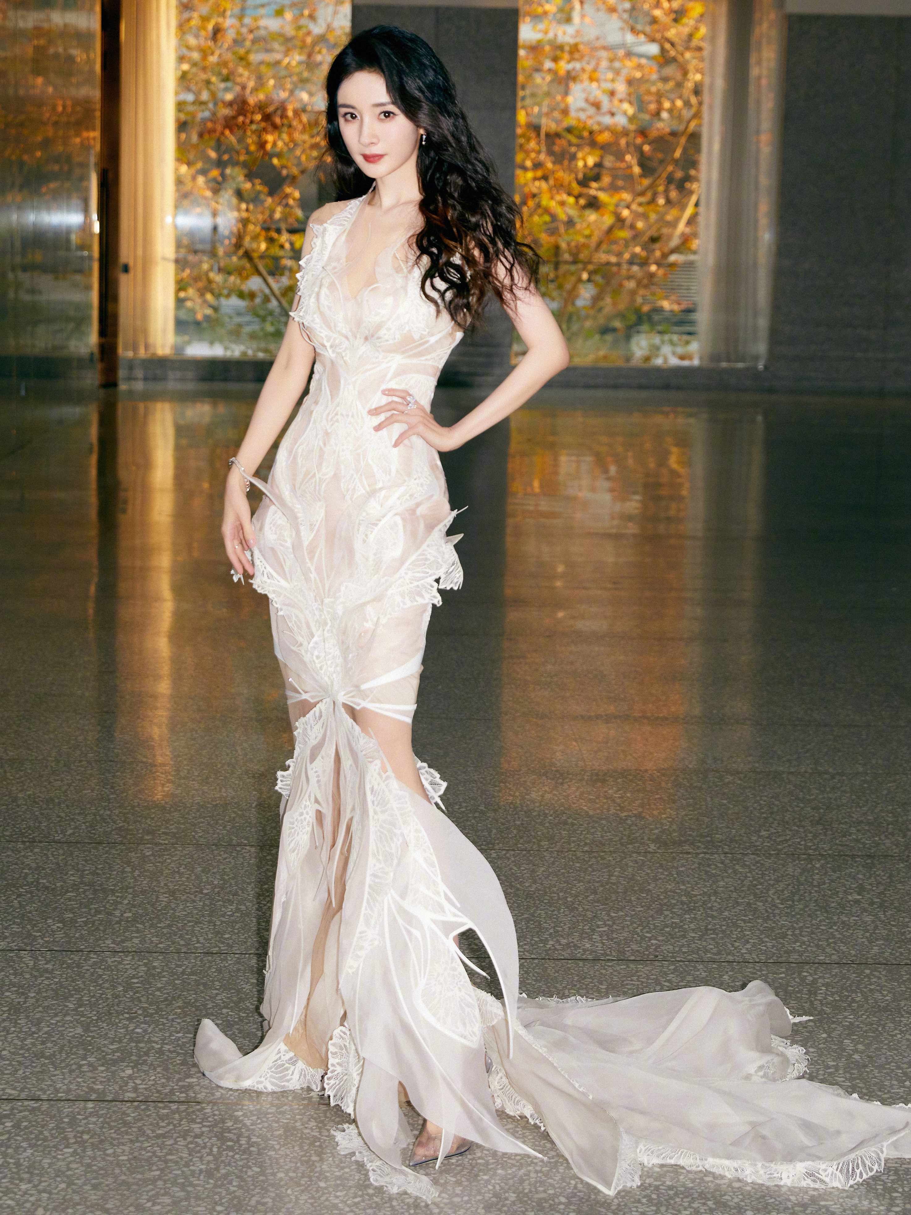杨幂出发时尚芭莎年度派对被之前这场活动的造型给美晕了🤩🤩​​​