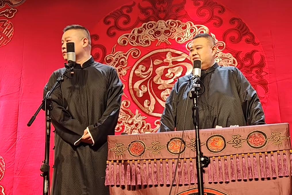 岳云鹏成都德云社返场，遇观众替高考女儿要祝福，岳云鹏套路深很懂女人心！德云社岳云