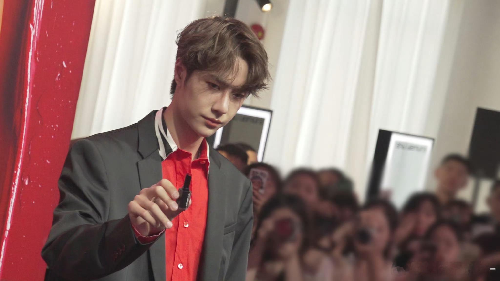 卧槽王一博早期活动生图还化了眼妆啊啊啊啊