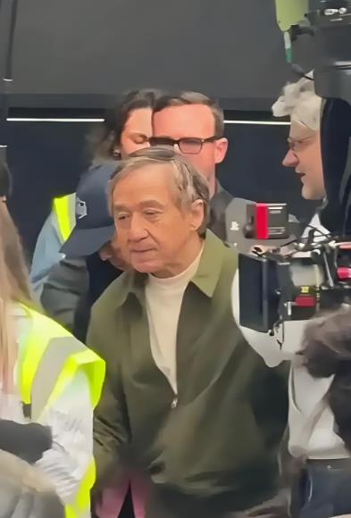 71岁的成龙大哥。给所有男人都上了一课。那就是不管你多有名，多有