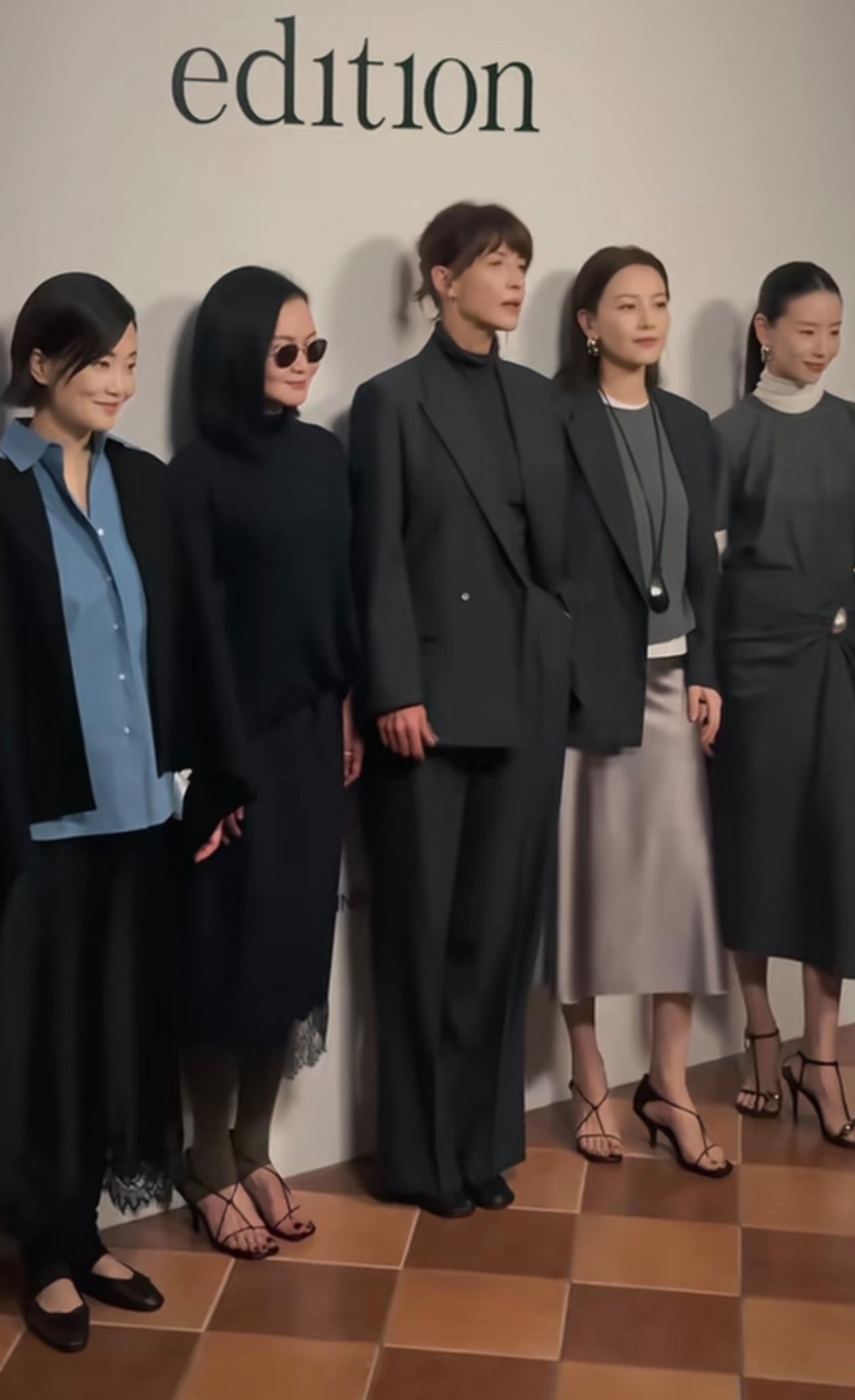 苏菲·玛索、高圆圆、董洁、郭柯宇等人一同出席活动合影。她们都很漂亮、有气质，