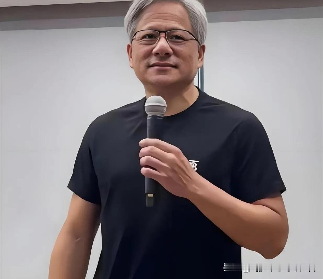 都说华人跟老外结婚，到第三代就找不着华人影子了？黄仁勋家这对儿女，直接把这话怼了个稀碎。他一双儿女走