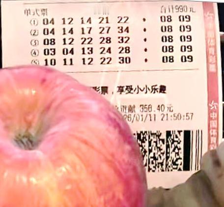 大乐透26005期晒票登场！备受瞩目的“99倍哥”依然坚守着他的99倍信仰，以不