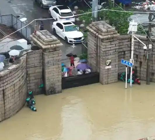 太令人震撼了！福建诏安老城明代修建的古城墙残基，60年代砌成了防洪堤，2010年