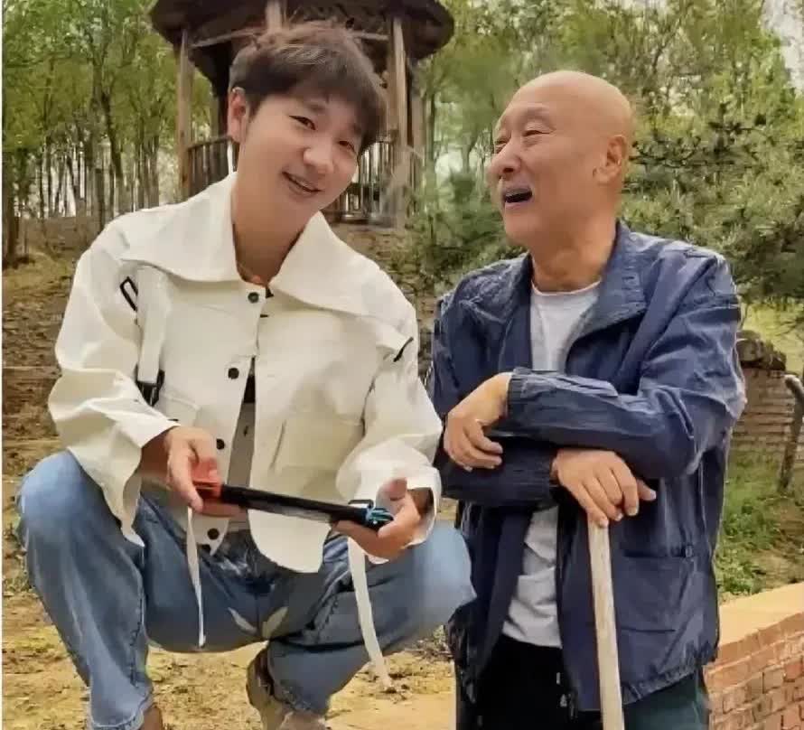 陈佩斯电影《戏台》逆风翻盘，他老婆王燕玲可是一点都不糊涂，风骨能当饭吃？小事不掺