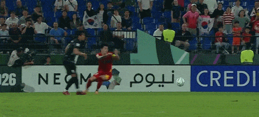 阮庭北飞铲染红送大礼越南功夫足球看懵韩国队阮庭北这记飞铲真的看懵了！球队领