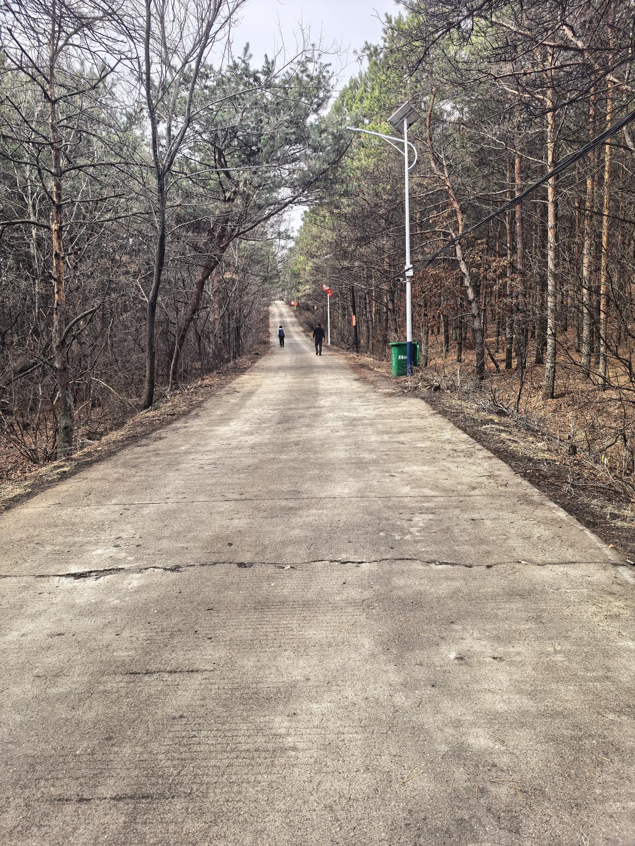 我发现一个奇怪的现象，比如这个家庭里，有一个人离婚了，兄弟姐妹之间差不多都离婚。