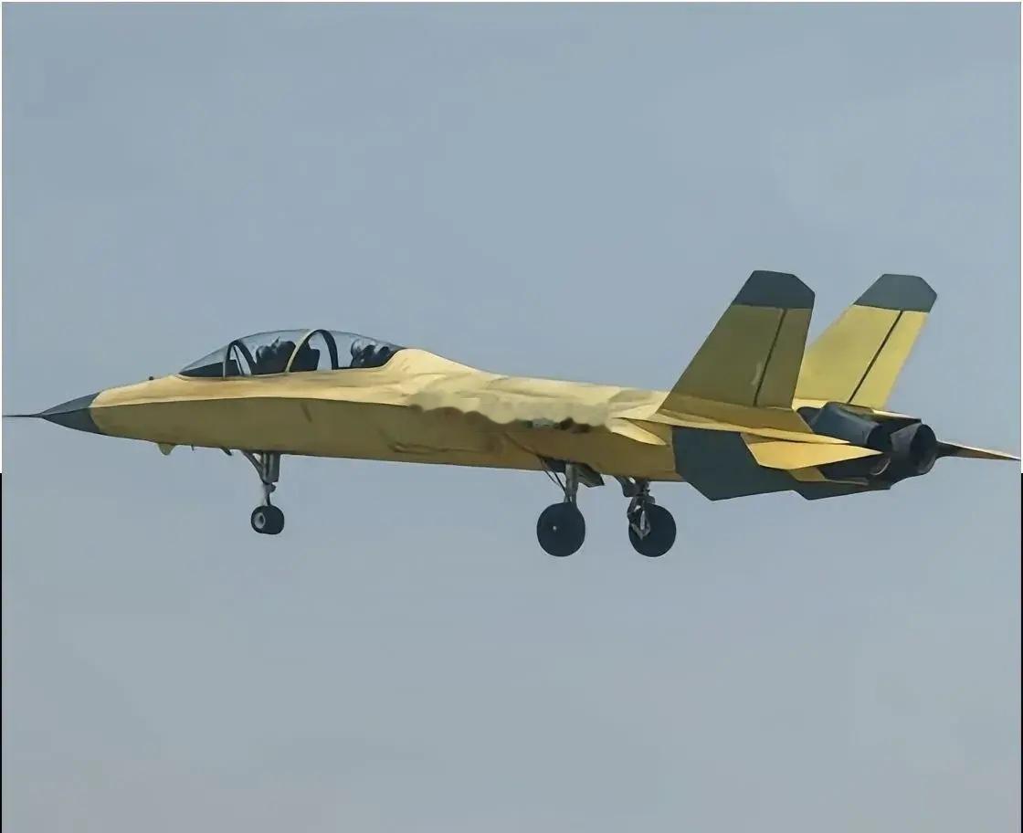 这是世界第一款第五代教练机,也让我国隐身飞机的数量又多了一种!虽然只是一架教练机