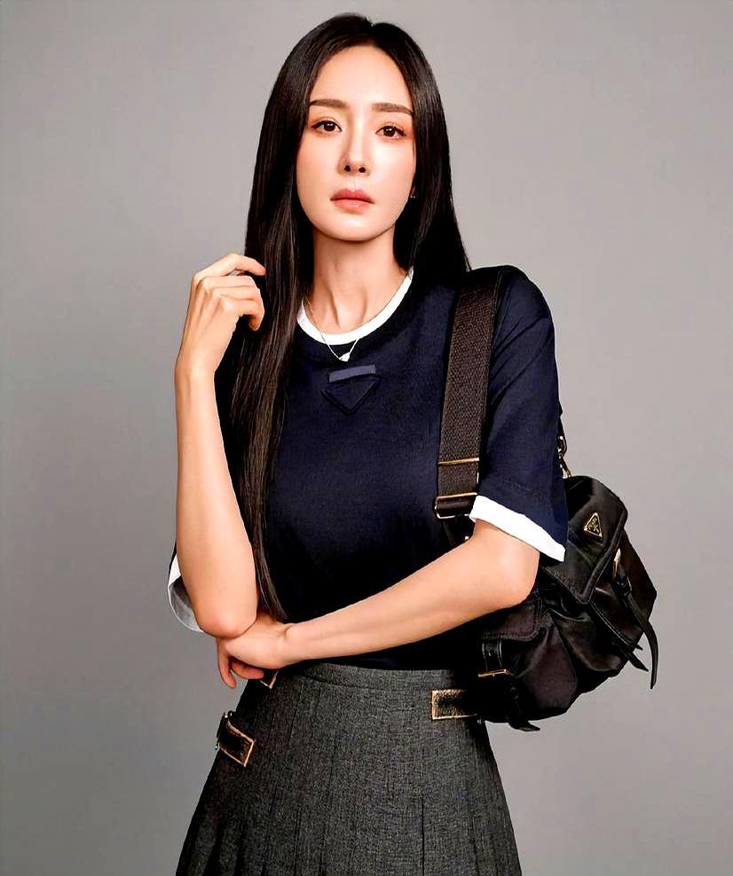 11岁小糯米至今不露脸杨幂把女儿藏进人海，董璇把女儿推上红毯。两种做法都没