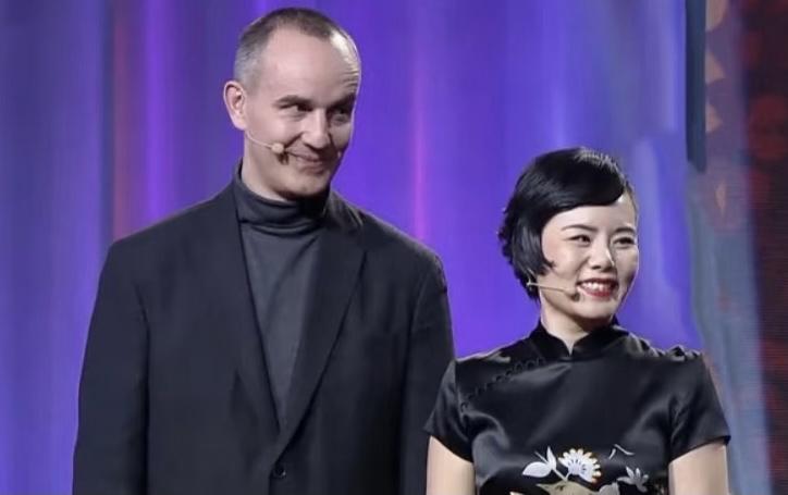 看吧，离婚对一个女人的伤害有多大，不是看她有没有钱，也不是看她有没有事业