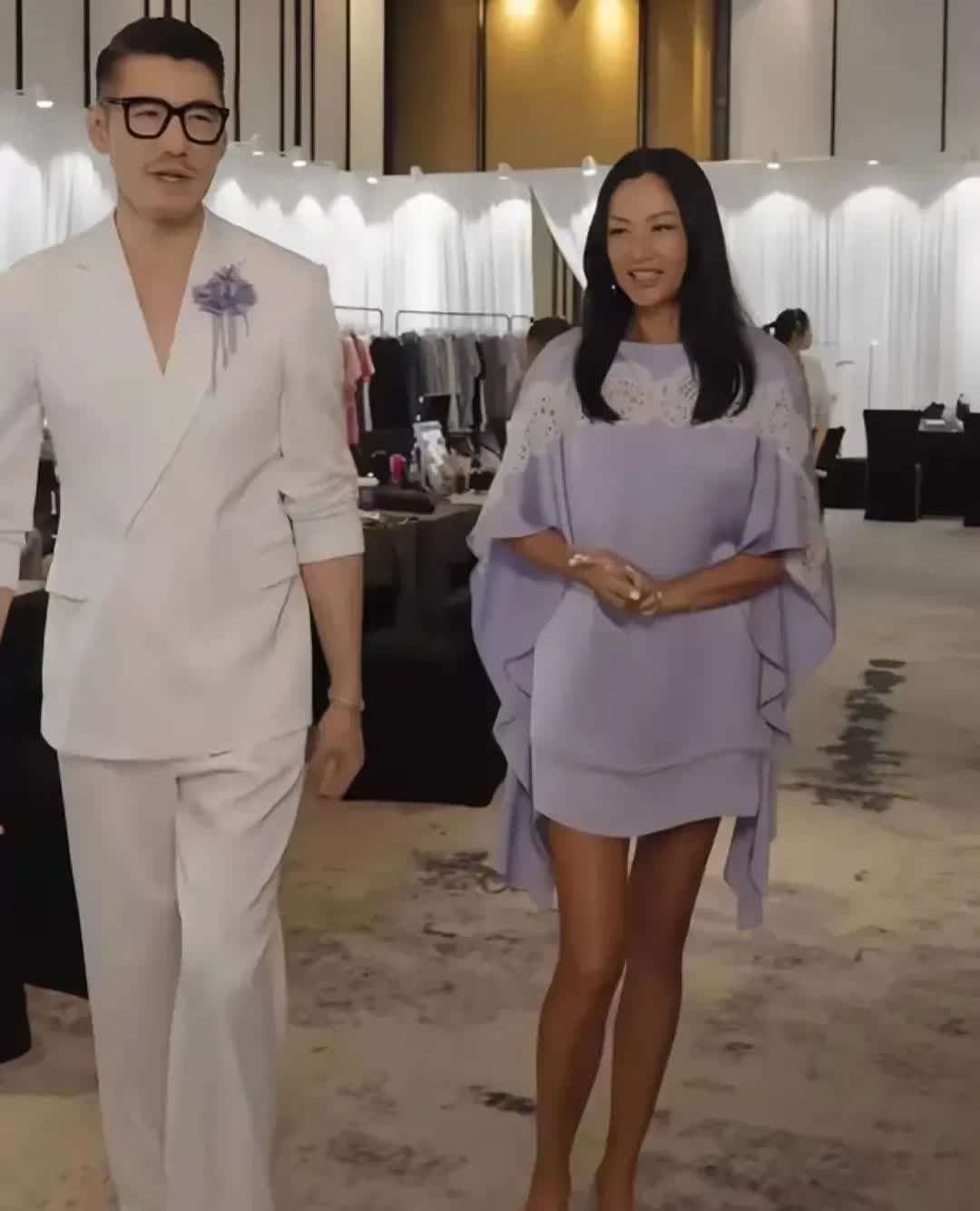 他两要是在一起，估计微博都会瘫痪吧？[捂脸哭][捂脸哭]