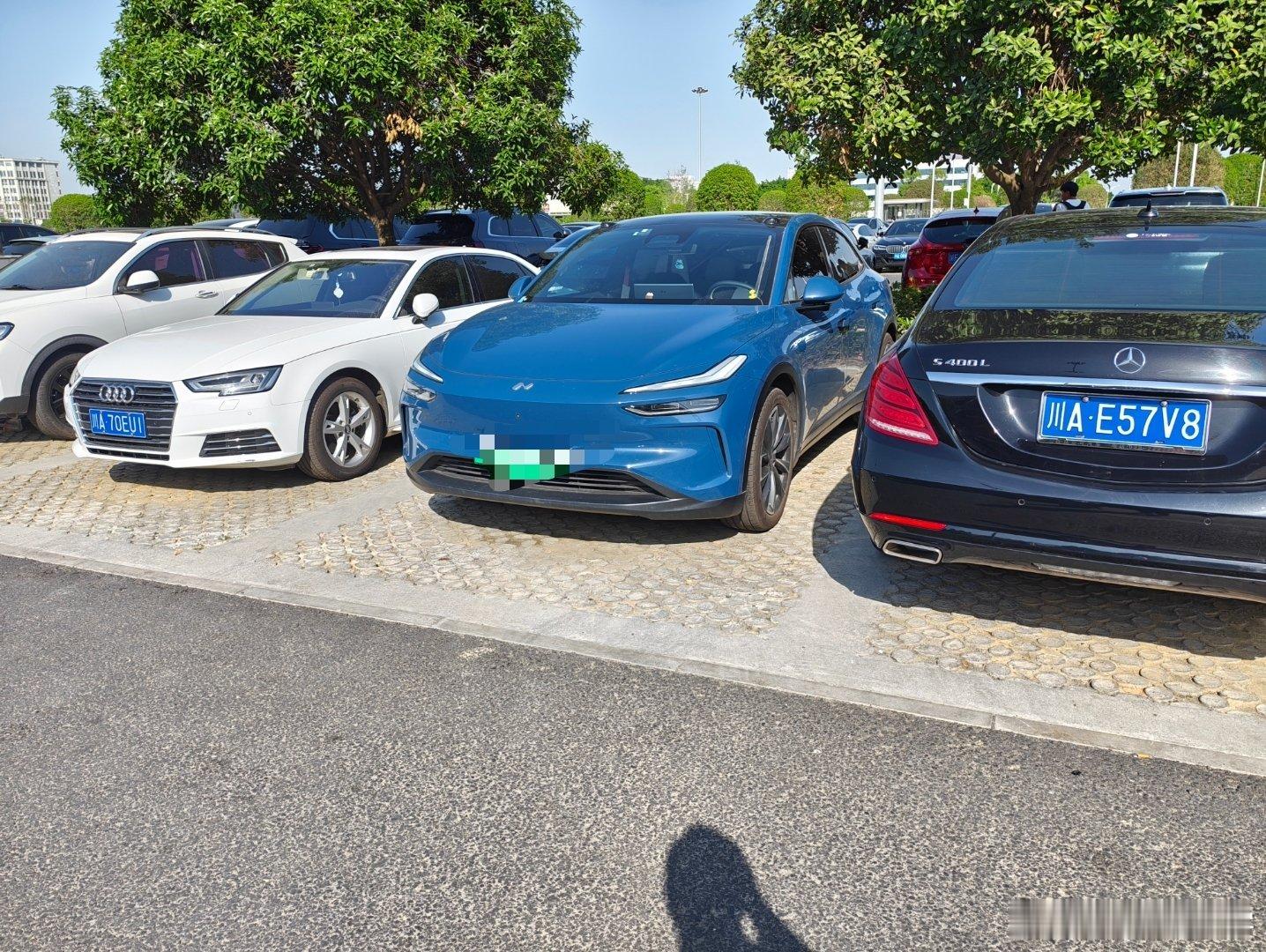 这两天连续开了三款车，2025款蔚来es6，理想L8Pro，乐道L60，感触颇深