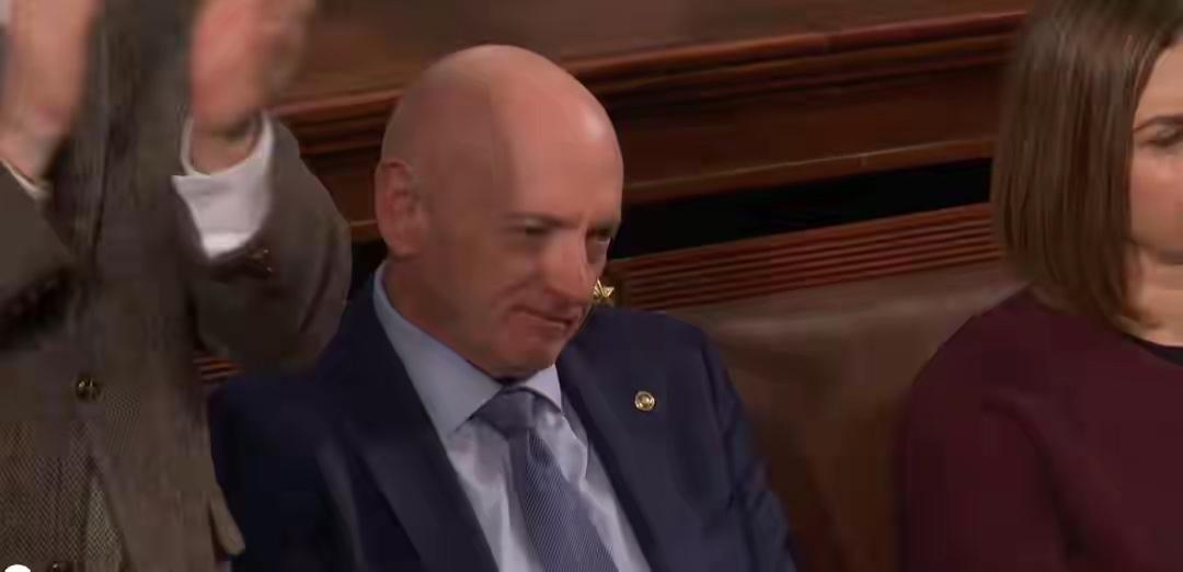 3月7日路透社消息，美国民主党参议员马克·凯利提议将联邦汽油税暂停至10月1日。