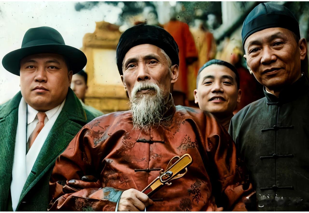 这便是真实的晚年段祺瑞，都好好的看看呗！这绝非演戏，也并非电视中的演员所饰演，确
