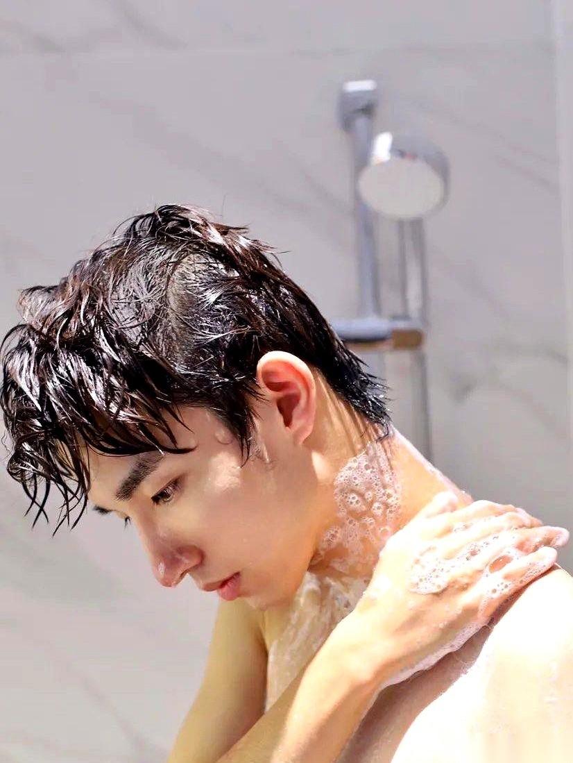 搓澡师傅一上手，说，兄弟，你这身上是穿了件毛衣吧？南方朋友可能永远理解不了，北