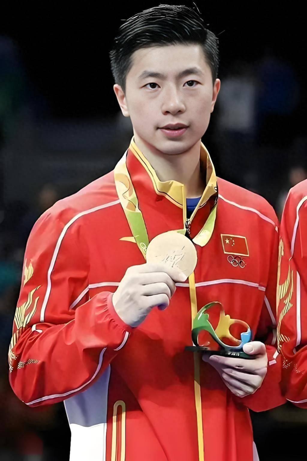 侬好上海呀中国乒乓球男队应该抛开梯队论，不以年龄大小为条件，以实力为选拔标准，