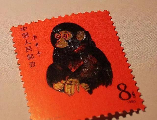 1980年，武汉邮政局的职员，按照8分钱的面值，买下15版1200张滞销邮票，妻