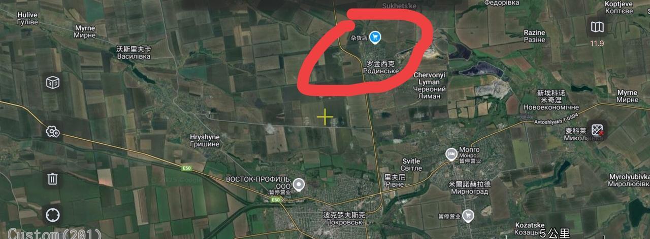 红军城方向，俄军出动喷火坦克、大炮及多管火箭炮对城市北部的罗金斯克镇进行了覆盖射