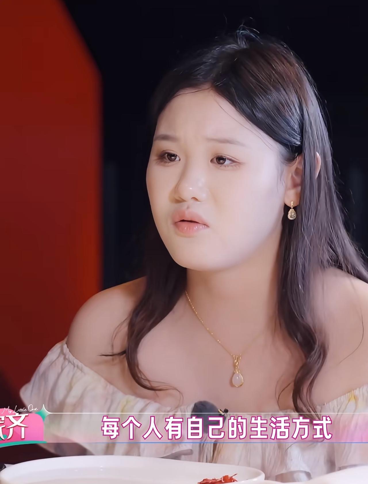 张家齐与妈妈摊牌太窒息！一句“不用改”尽显极致清醒。张家齐和妈妈的餐桌对话，看