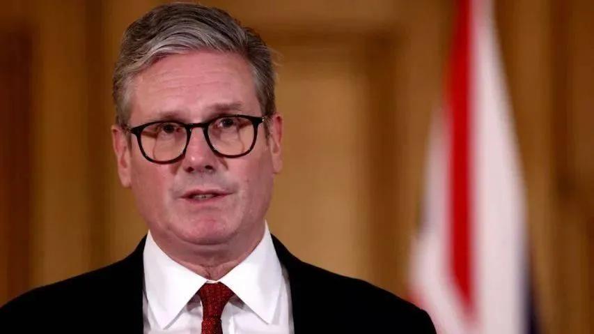 特朗普没料到，马克龙也没想到，英国首相斯塔默居然在国际公开场合说大实话：“中国是