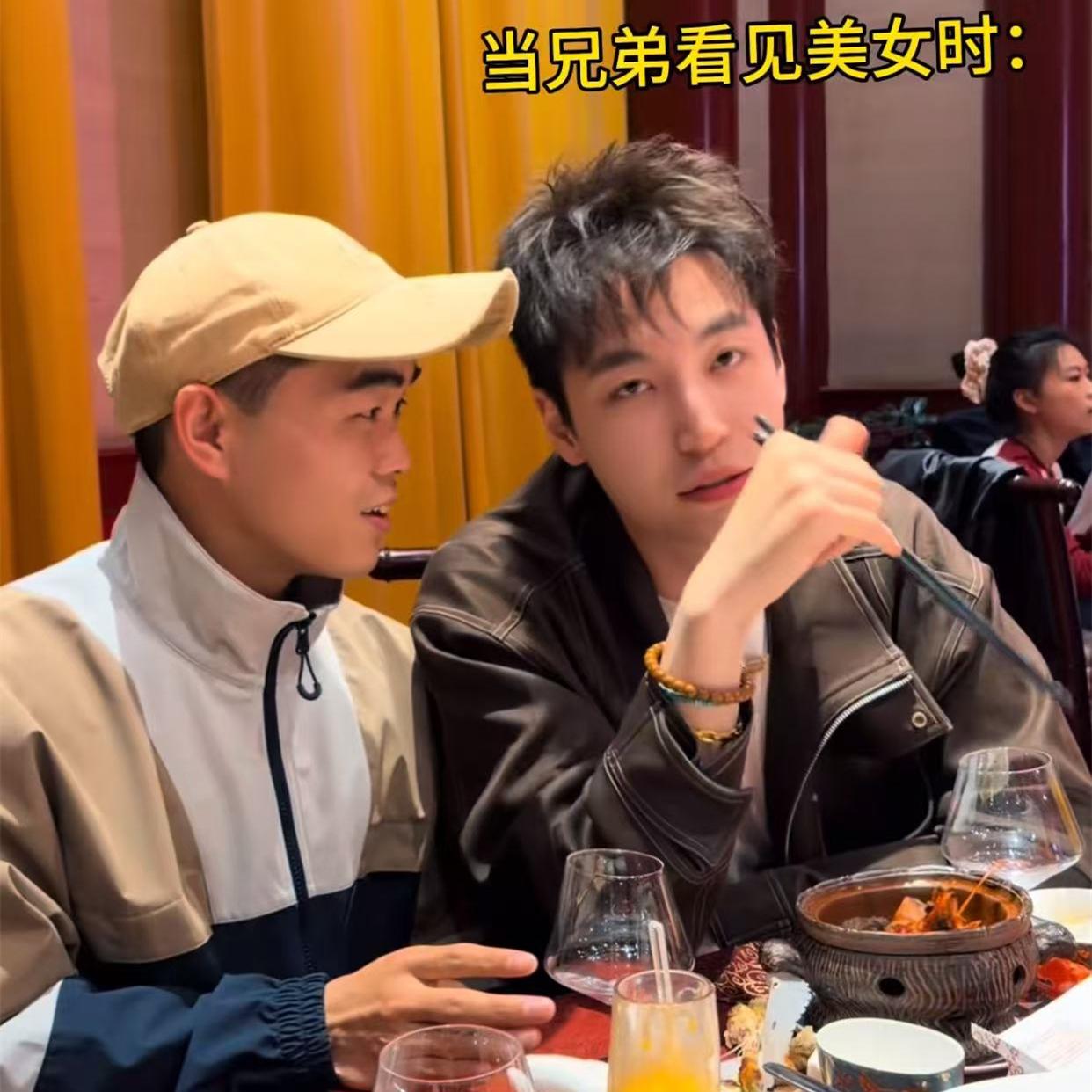 尚筱菊参加婚礼，看到美女，给师叔王九龙安排到位！德云社尚筱菊参加樊霄堂婚礼，和师