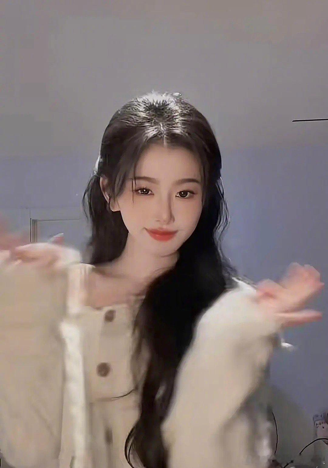 高难度认人，这是谁？我真的以为是鞠婧祎